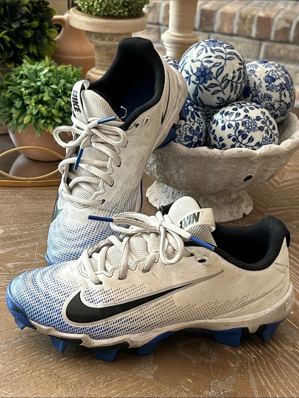Boys Nike White Black and Blue Cleats Size 4